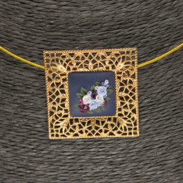 Handgemachte Halskette mit filigraner Kupferfassung