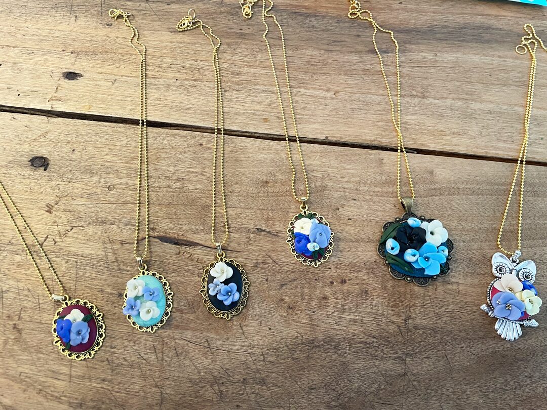 Kreatives Gestalten beim Schmuck-Kindergeburtstag