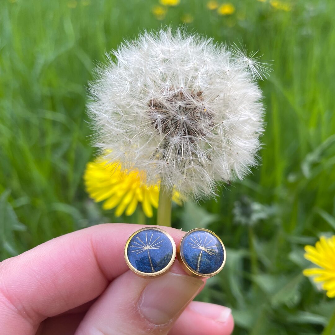 Ohrstecker mit Pusteblumen-Motiv