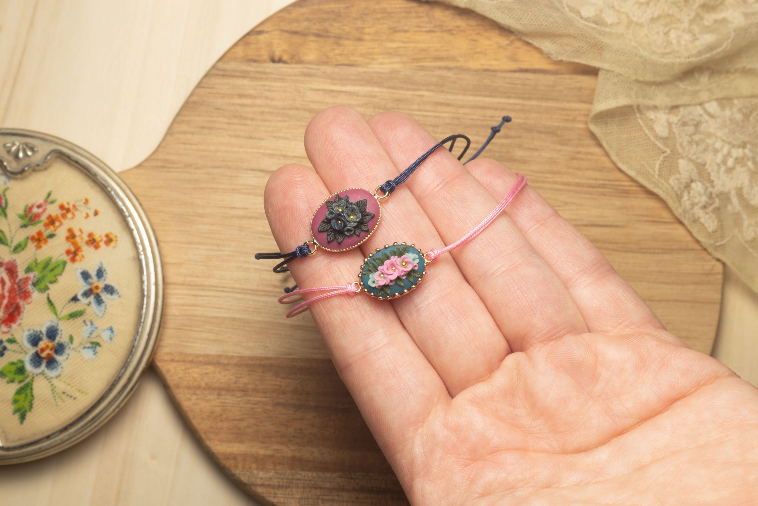 Armbändchen und Accessoires