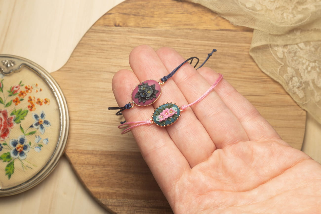 Armbändchen und Accessoires